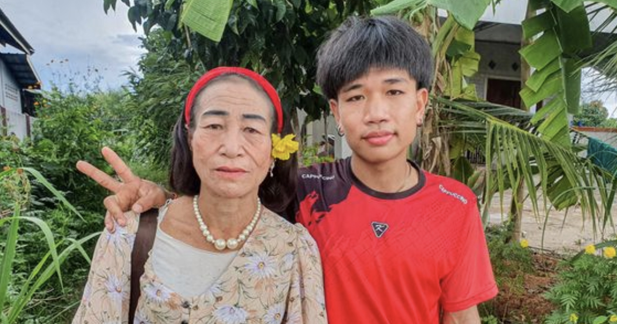 TRUE LOVE IN THAILAND: 19 Y.O TEEN ENGAGED WITH 56 Y.O AUNTIE