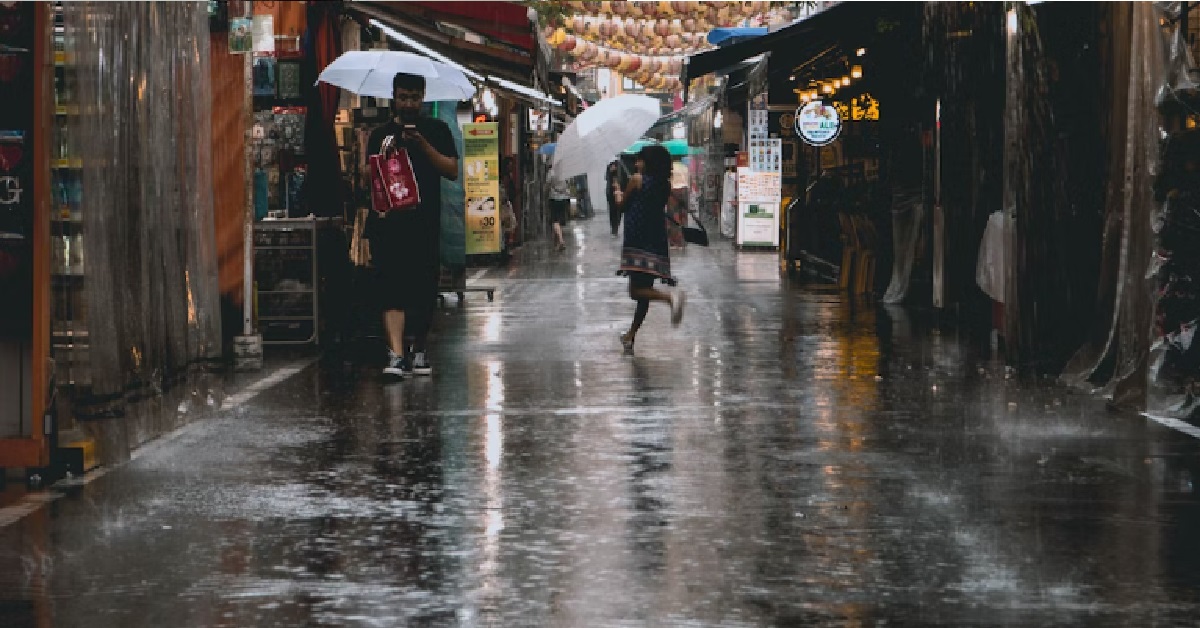 RAIN EXPECTED ON MOST DAYS IN 1ST HALF OF OCT, BUT TEMPERATURES WILL REMAIN 33-34°C