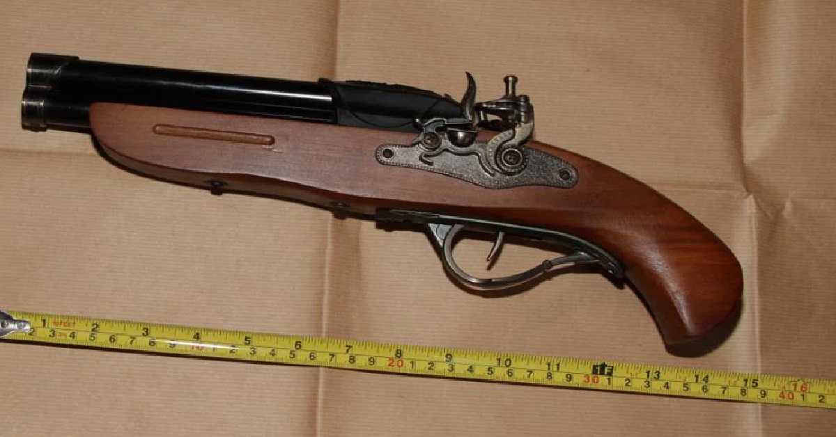 14 Y.O ALLEGEDLY ROBBED ELDERLY MAN WITH LIGHTER SHAPED AS A GUN @ KATONG