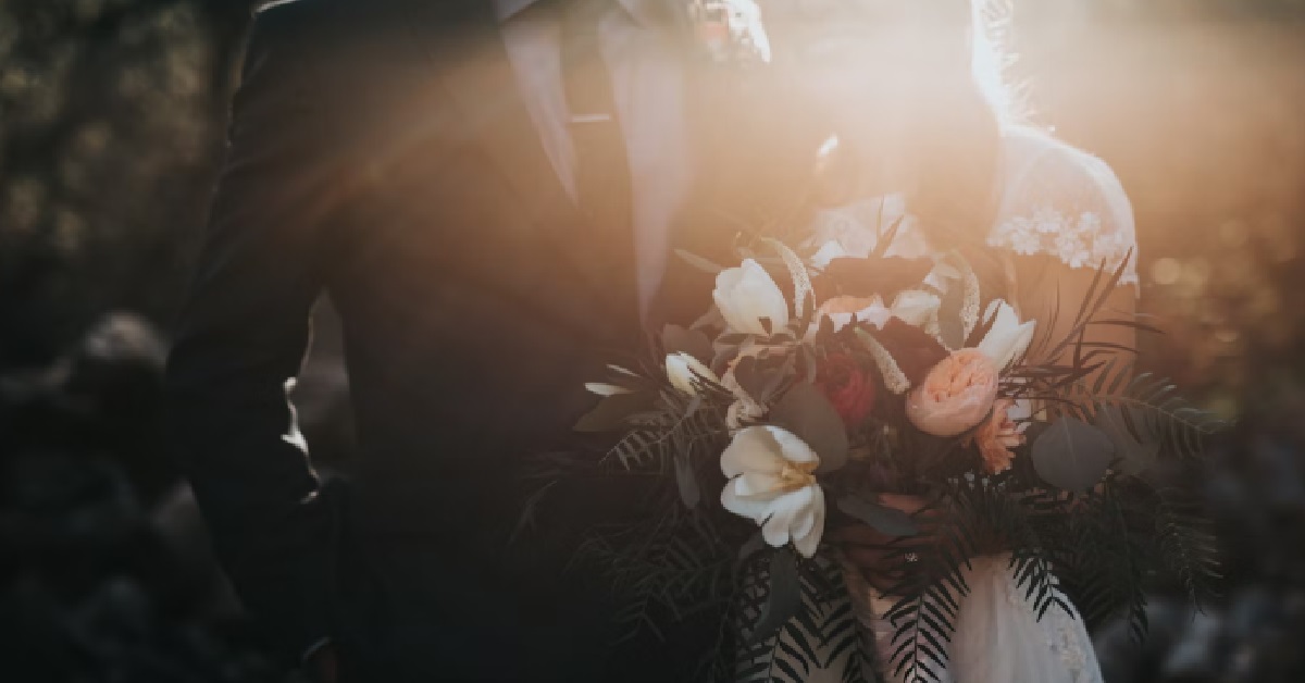 S’PORE WOMAN MARRIED FRENCH GUY, FED UP WITH BEING CALLED A “SARONG PARTY GIRL”
