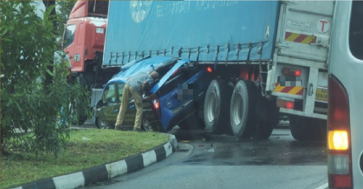 TAXI CAUGHT BETWEEN KERB & TRUCK IN KAKI BUKIT ACCIDENT, 1 PERSON SENT TO HOSPITAL
