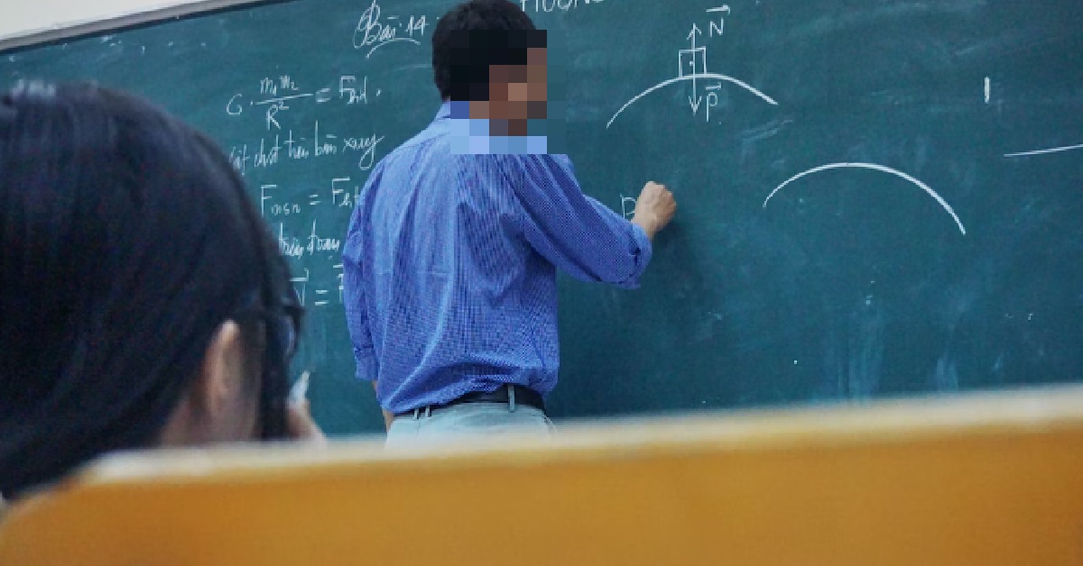 17 Y.O XMM HAS A CRUSH ON HER MALE TEACHER: ATTENDANCE 100% & GRADES A+