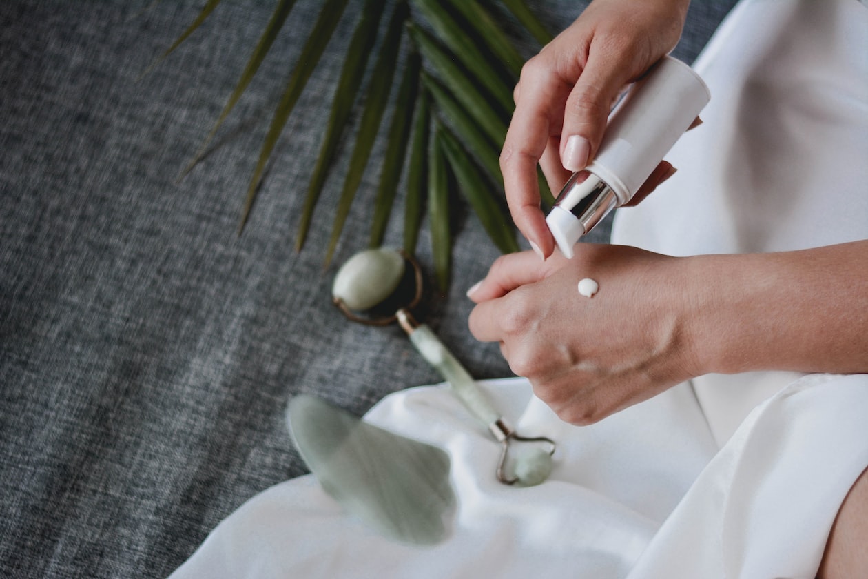 GF DON’T WANT WORK KEEP USING BF’S CREDIT CARD TO BUY BEAUTY PRODUCTS