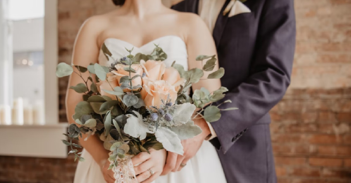 HUSBAND’S EX-GF SHOWED UP TO COUPLE’S WEDDING WEARING A LONG WHITE DRESS