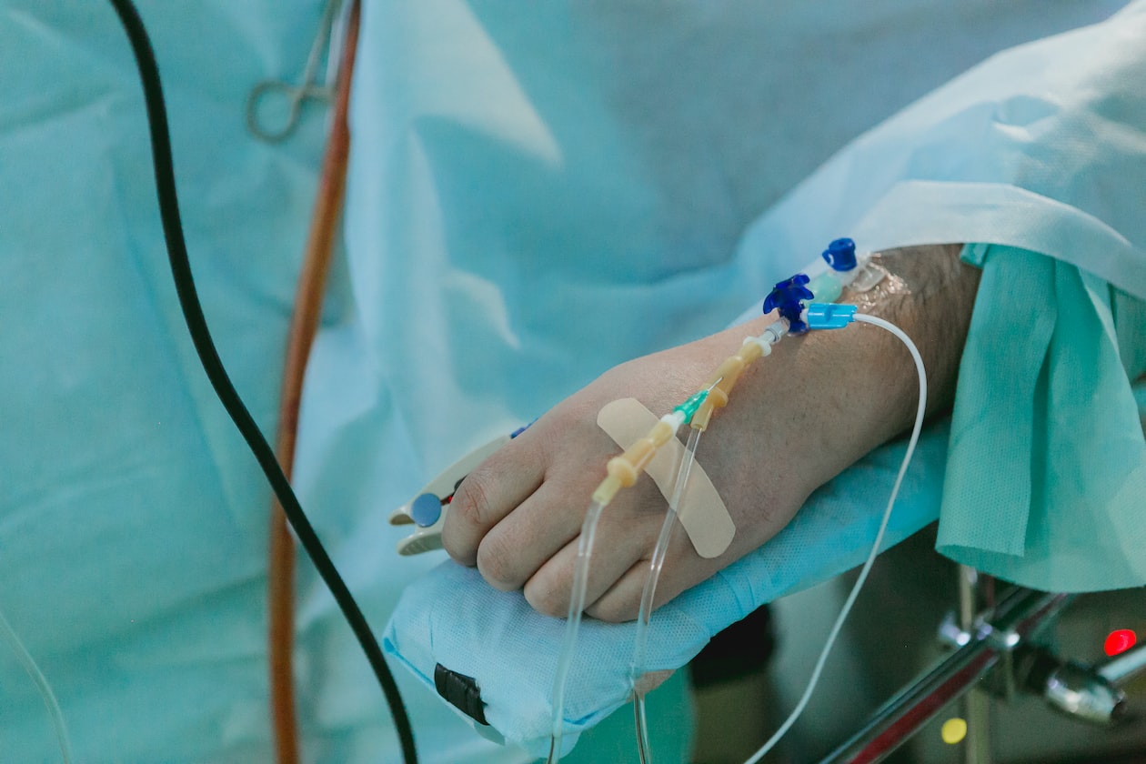 FATHER CANCELS DAUGHTER’S FLIGHT TICKETS SO SHE CAN NOT VISIT BF WHO IS HOSPITALISED