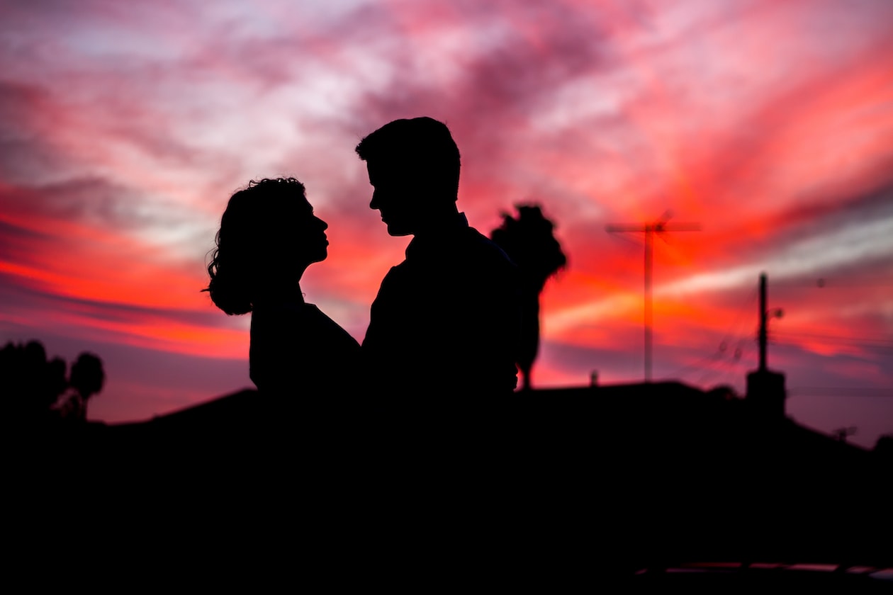 FATHER DISAPPEAR FROM DAUGHTER AFTER SHE WAS BORN, RETURNS 10 YEARS LATER TO INTRODUCE HIS GF