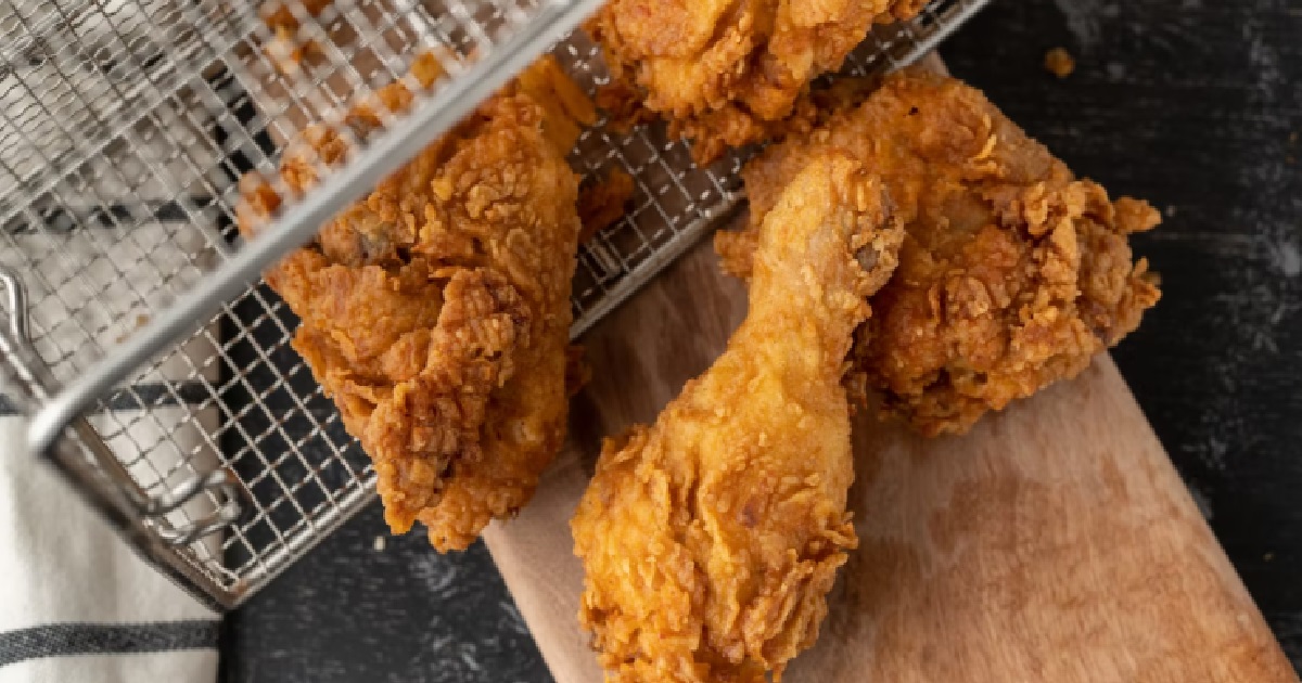 VEGAN WOMAN CALLS HER FRIEND A “MURDERER” FOR EATING CHICKEN