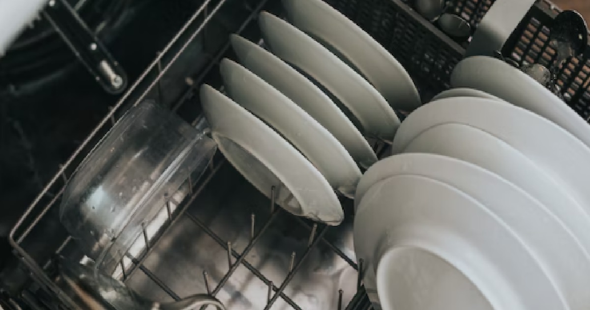 WOMAN WANTS TO DUMP BOYFRIEND BECAUSE HE DOESN’T HELP WITH HOUSE WORK