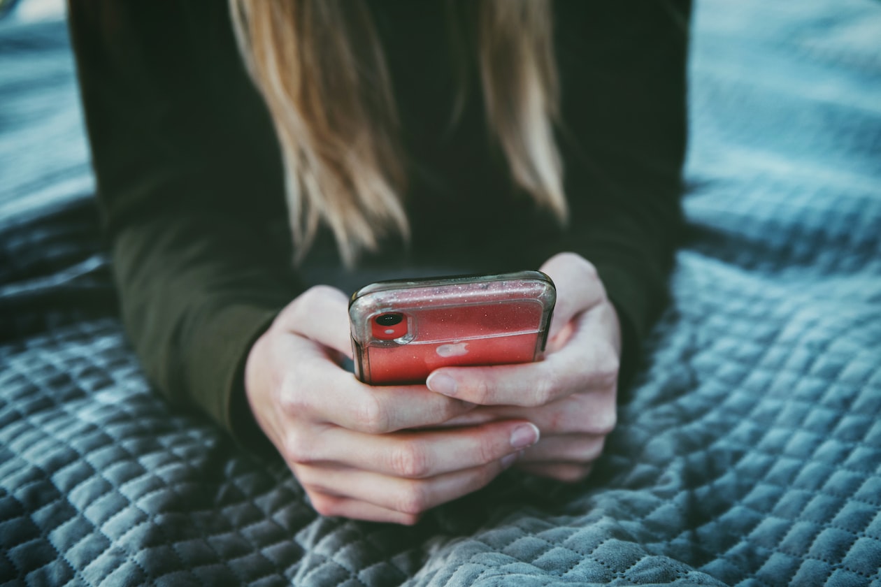 WOMAN SAYS GUYS ON DATING APPS ARE INSECURE