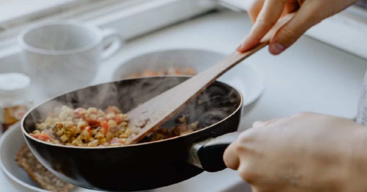 MUM-IN-LAW ORDERS DAUGHTER-IN-LAW AROUND & TREAT HER LIKE PERSONAL MAID