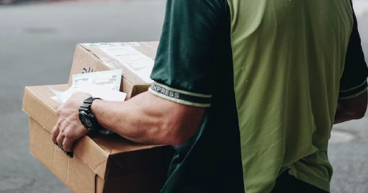 MAN WONDERS WHY DELIVERY DRIVERS MACHAM MUTE, LEAVE ICE CREAM MELTING OUTSIDE