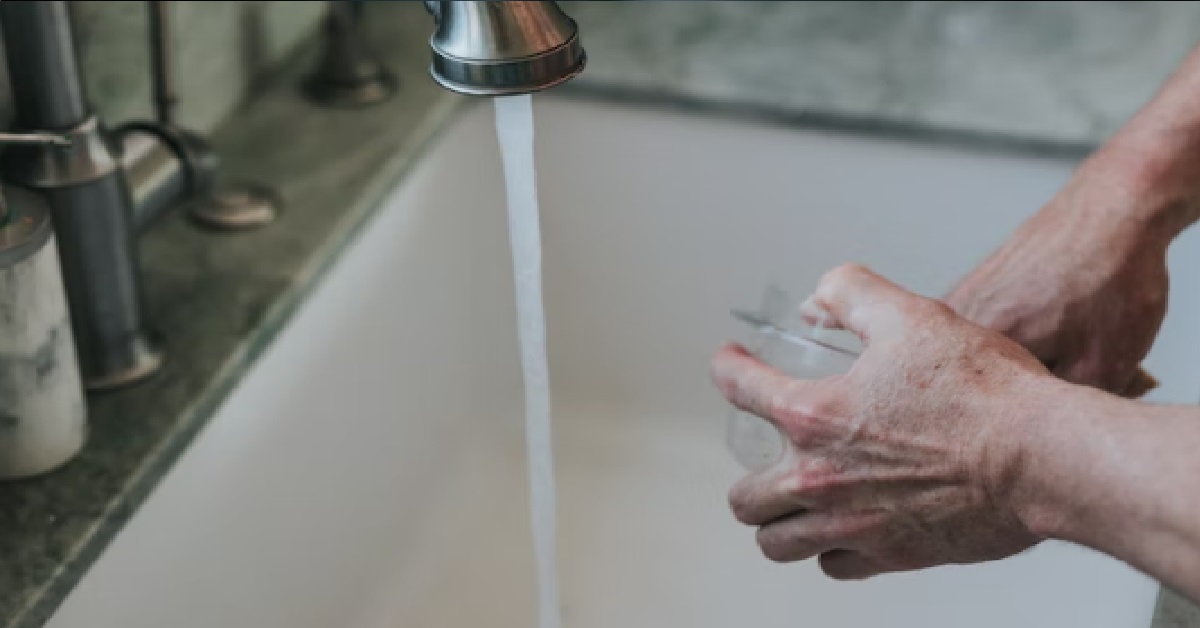 HUSBAND BAD AT CLEANING, DOESN’T WASH DISHES OR SWEEP THE HOUSE PROPERLY