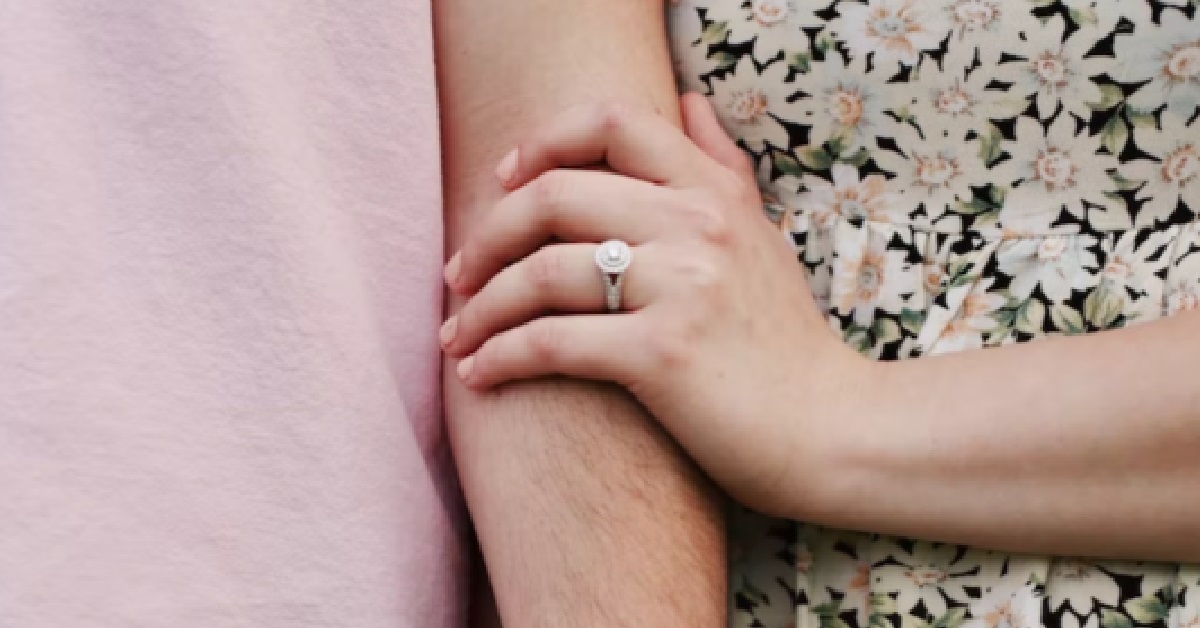 WOMAN’S FIANCE’S FAMILY TREATS HER LIKE AN OUTSIDER, NEVER INVITED TO FAMILY EVENTS