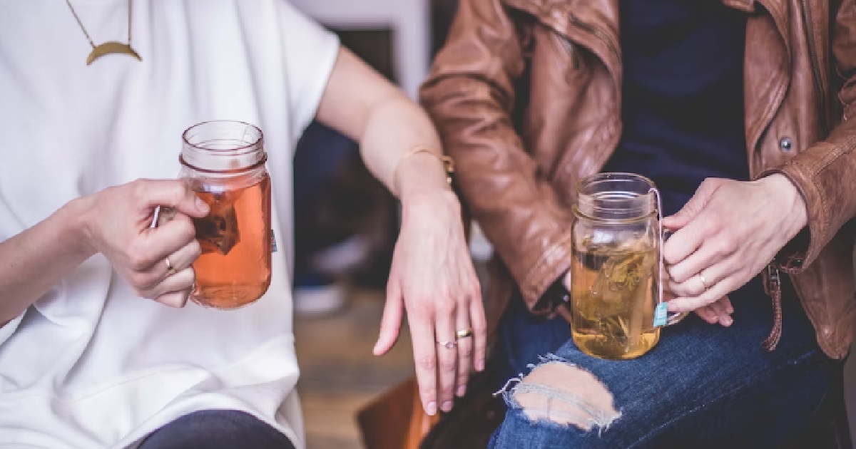 MAN SAYS S’POREANS HIDE THEIR FRIENDS FROM OTHER FRIENDS, THATS WHY NETWORK SMALL