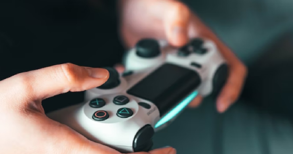 35 Y.O SPOILED WOMAN MAKES MUM PAY HER CREDIT CARD BILLS, PLAYS GAMES ALL DAY
