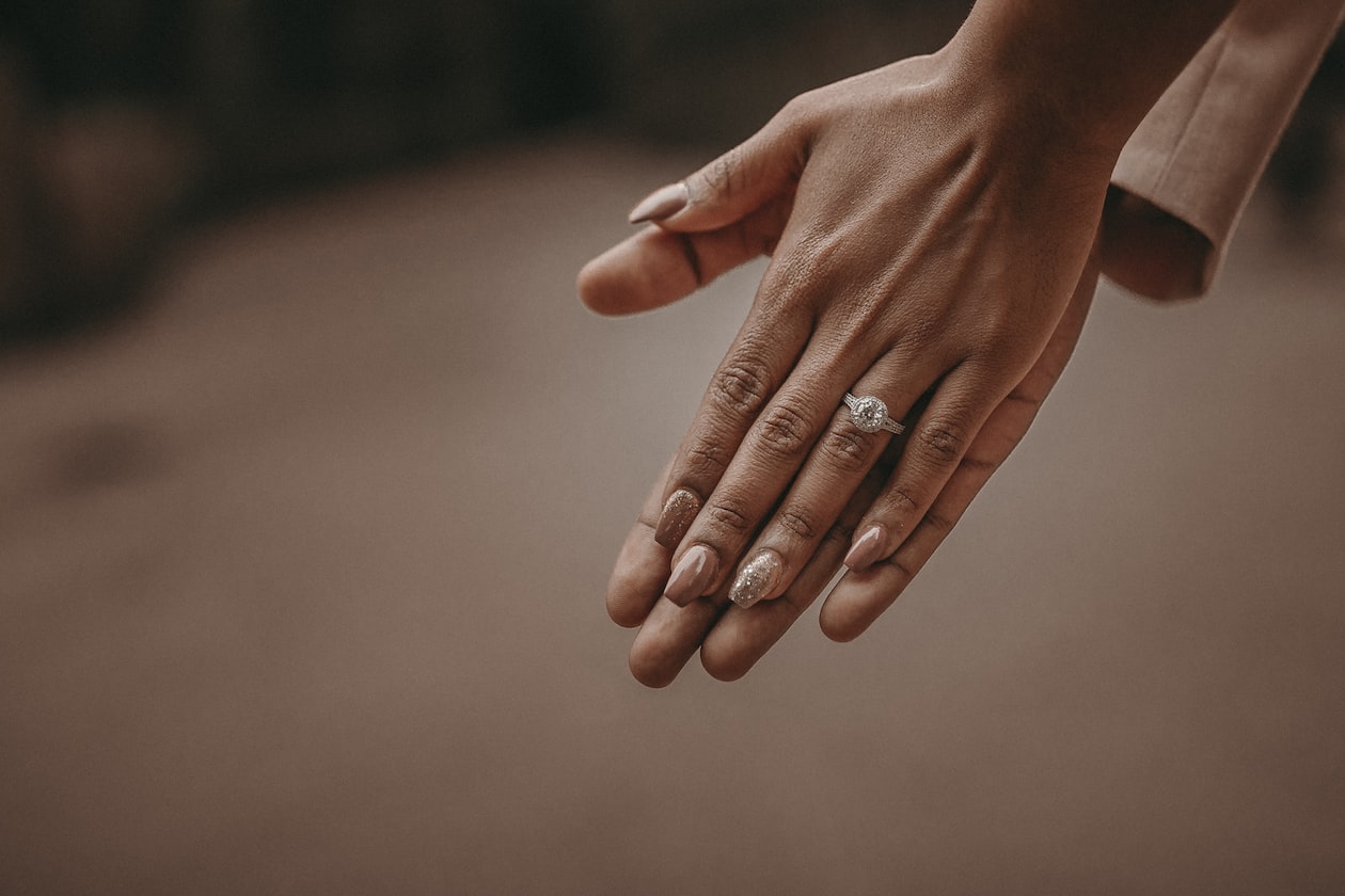 19 Y.O DAUGHTER ENGAGED WITH 36 Y.O MAN, MOTHER FORCES HER TO CUT TIES