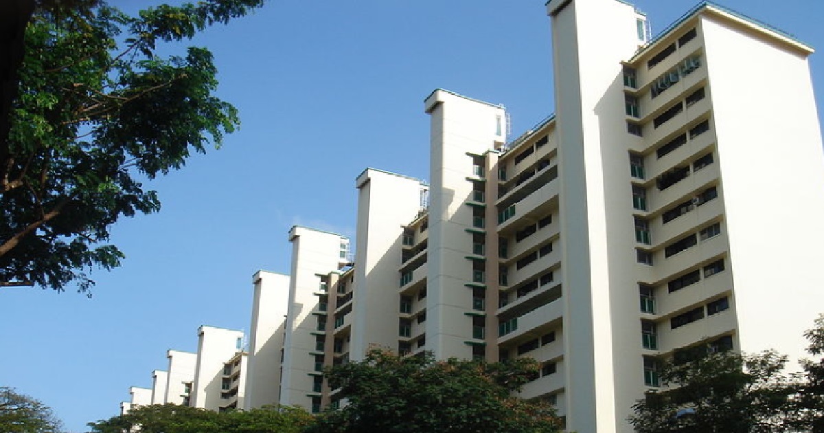 MAN GIVES WEIRD ADVICE FOR NEW GRADUATES WHO WANTS TO BUY HDB
