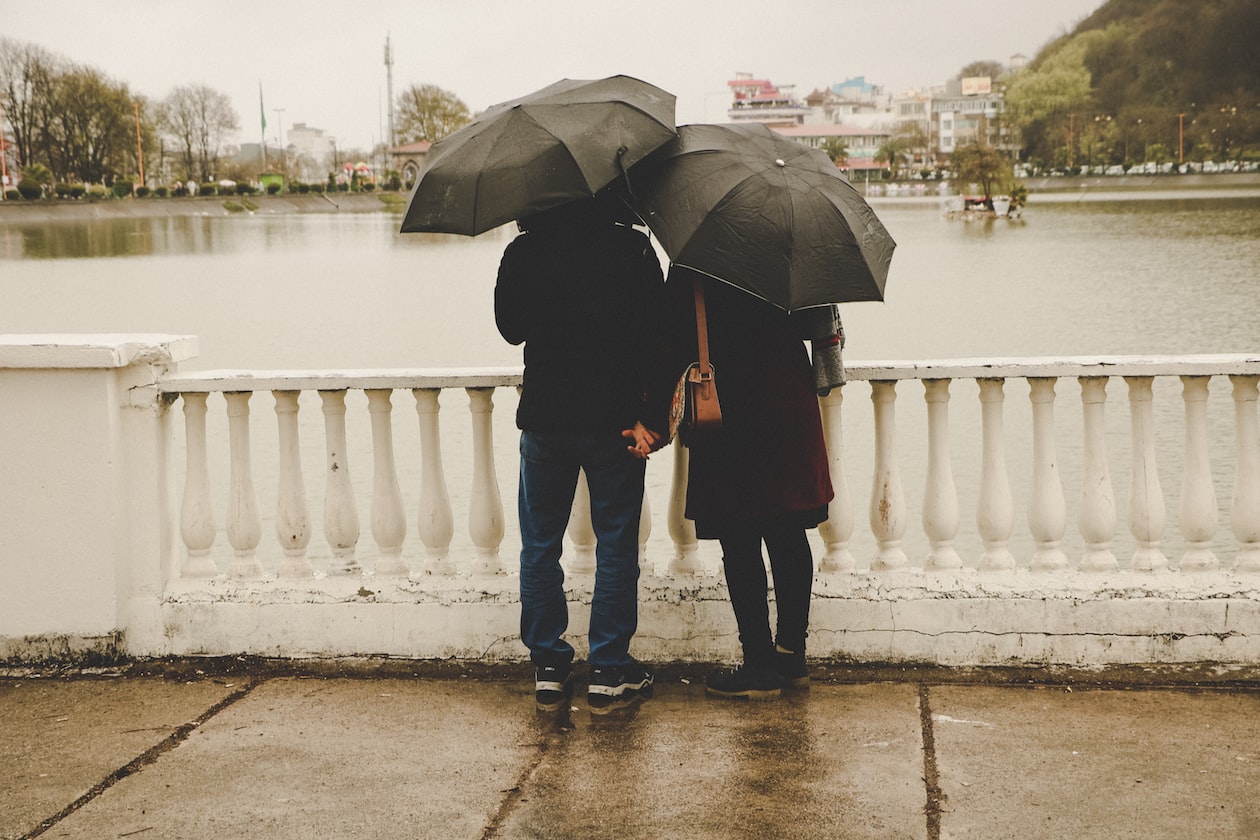 MAN MEETS ‘LONG TIME FEMALE FRIEND’ BUT HAS LOOPHOLE IN HIS STORY