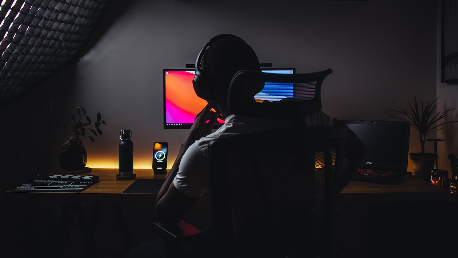 MAN THINK “STEM” JOBS HAVE LOW SALARIES, YOUTUBER EARNS MORE