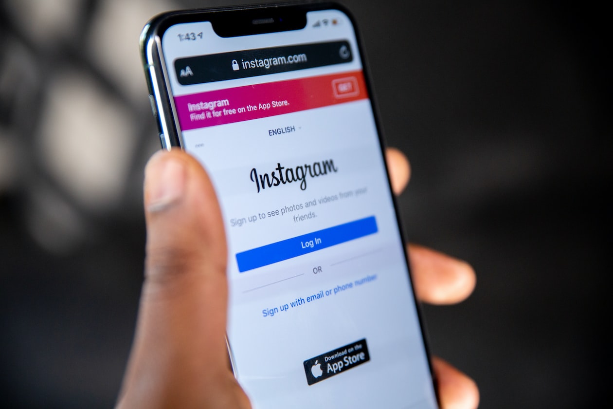 WOMAN SAYS SHE GET HOUND BY MEN ON INSTAGRAM, MACHAM TINDER