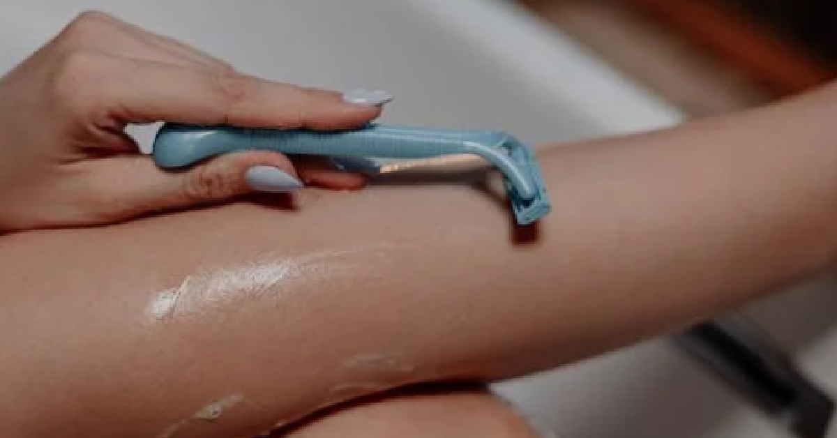 WOMAN TOLD HER SISTER SHE SHOULD’VE SHAVED HER LEGS BEFORE COMING TO HER PARTY