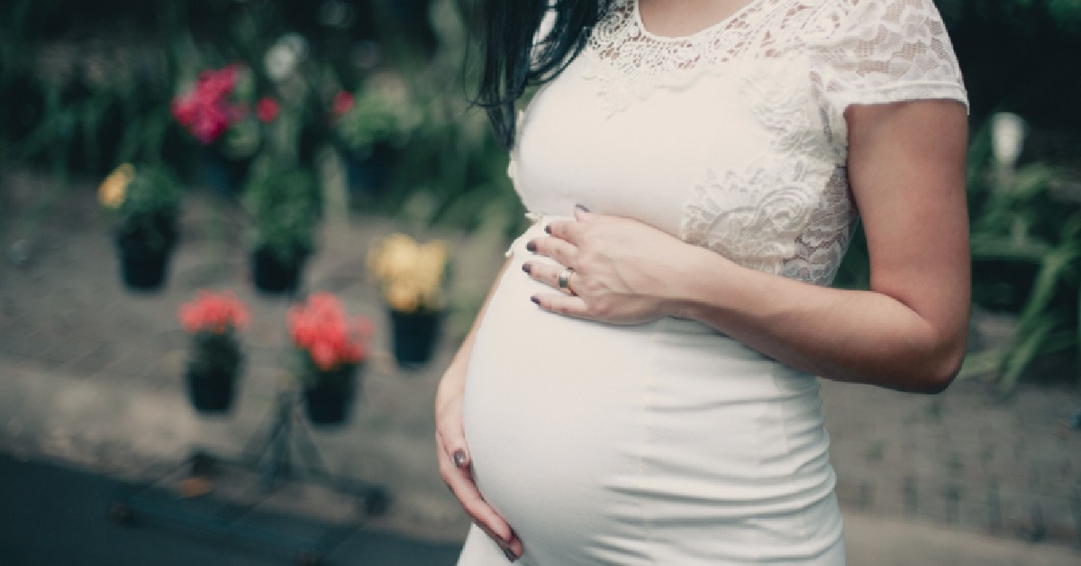 MAN REFUSE TO PIAK PREGNANT WIFE CAUSE GOT BABY IN HER TUMMY, WIFE NOT HAPPY & LEFT