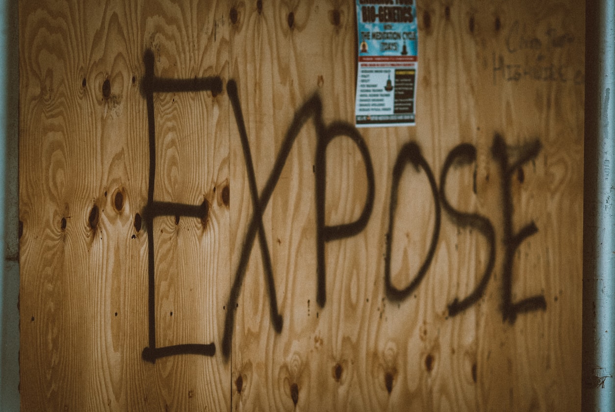 DAUGHTER EXPOSED HER CHEATING FATHER BUT REGRETS AS IT DESTROYED THE FAMILY