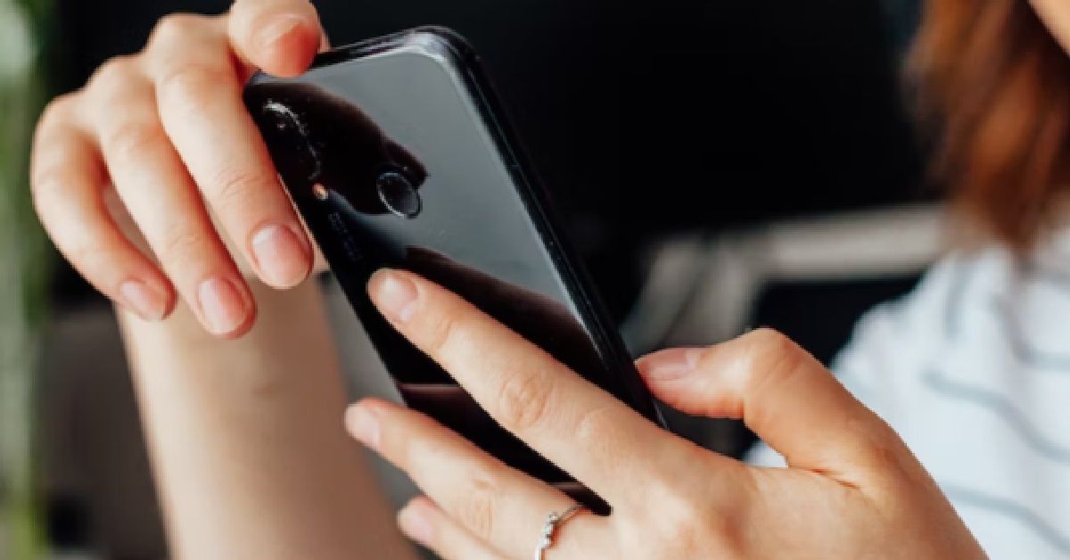 NETIZEN ASKS WHY PEOPLE NOWADAYS CAN BE FRIENDS FOR YEARS, THEN ONE DAY JUST MIA