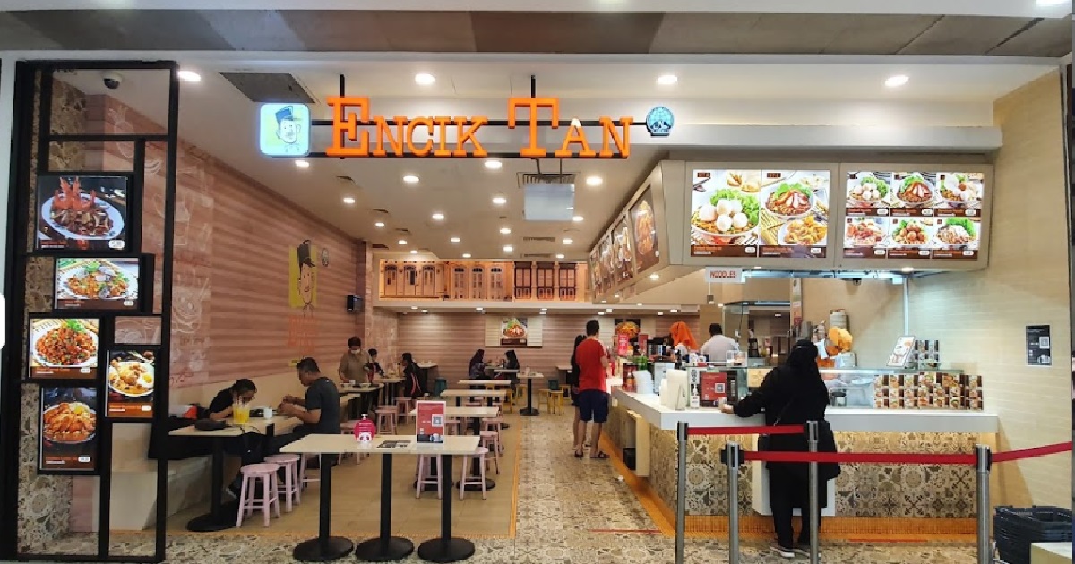 MAN ALLEGEDLY GOT FOOD POISONING FROM ENCIK TAN EATERY, SHOWS VOMIT TO THEM AS PROOF