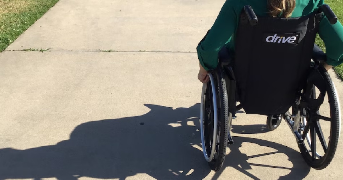 BF WANTS DISABLED GF TO DO ALL THE HOUSEWORK BECAUSE SHE IS NOT WORKING