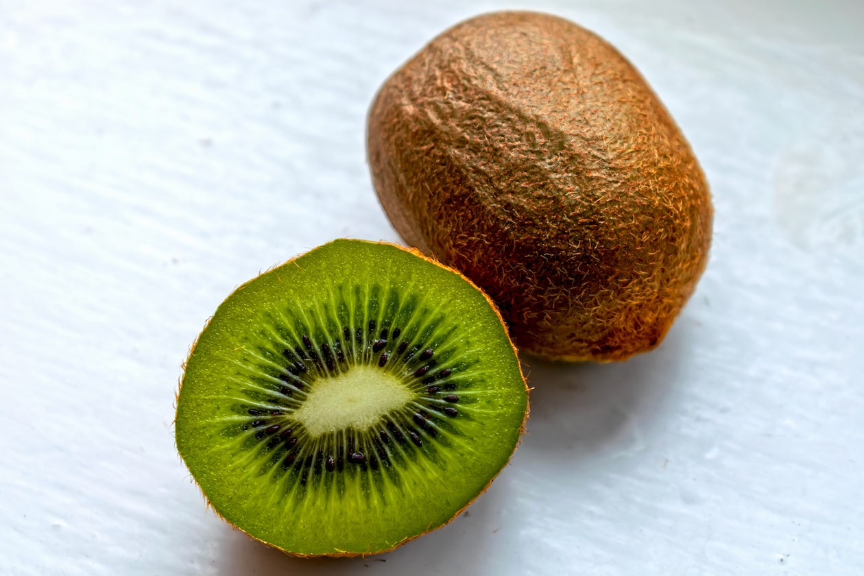 GF TOLD BF TO ONLY SHAVE HALF HIS ‘BALLS’, CAUSE SHE ONLY LIKE TO EAT THE LEFT SIDE