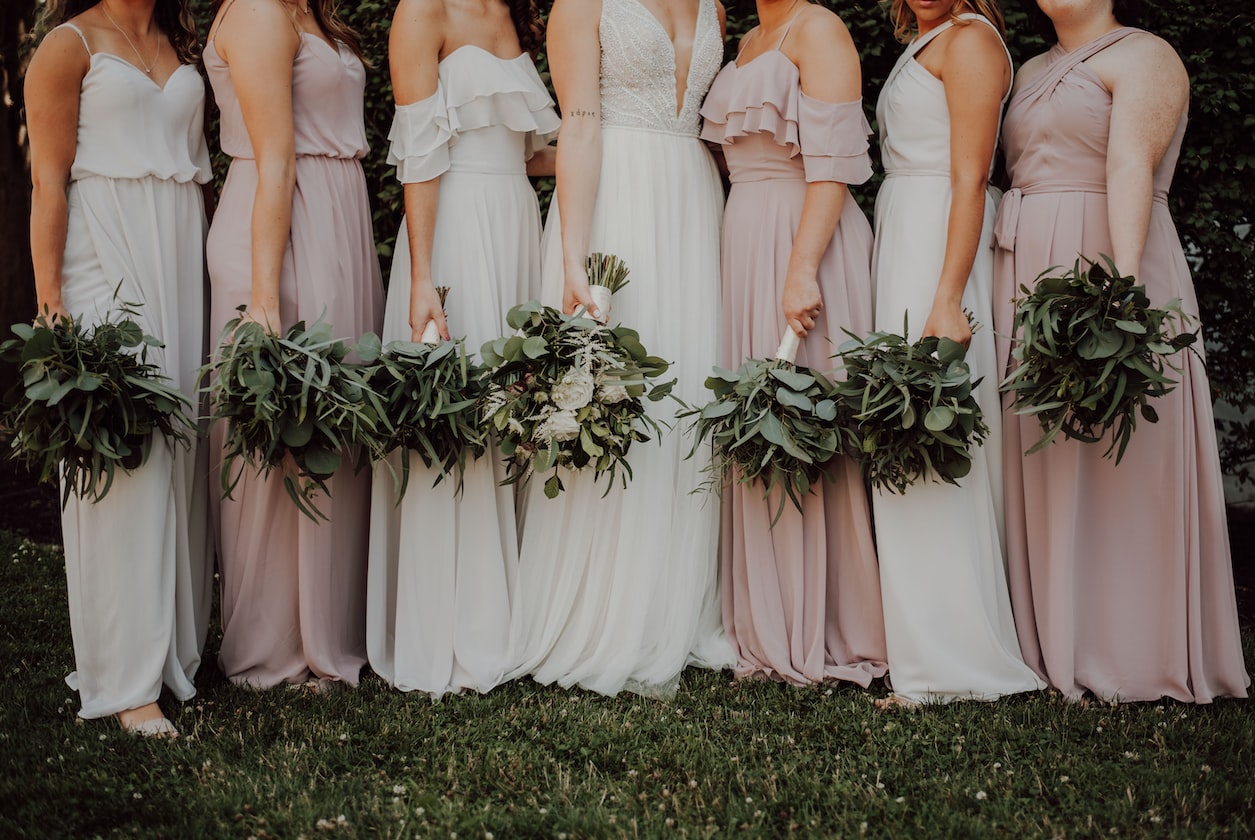 DESPERATE & SINGLE BRIDESMAIDS JUDGING EVERY MAN THEY SEE, NO WONDER SINGLE