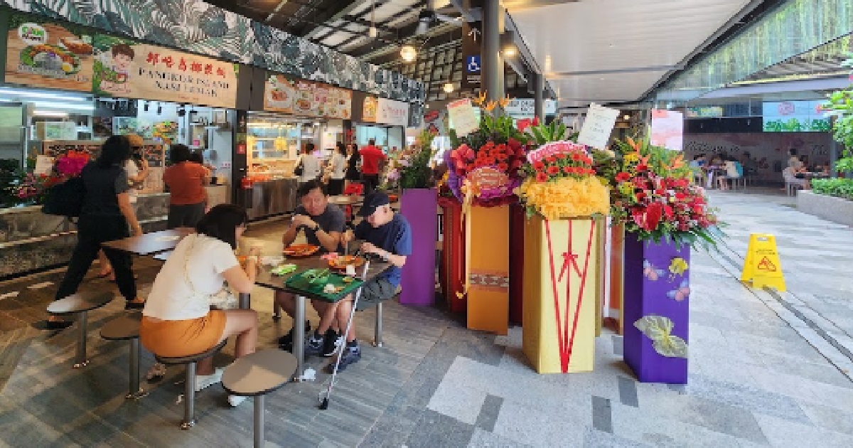 HAWKER CENTRE @ CANBERRA HAS 44 STALLS SELLING MEALS CHEAPER THAN $3.50