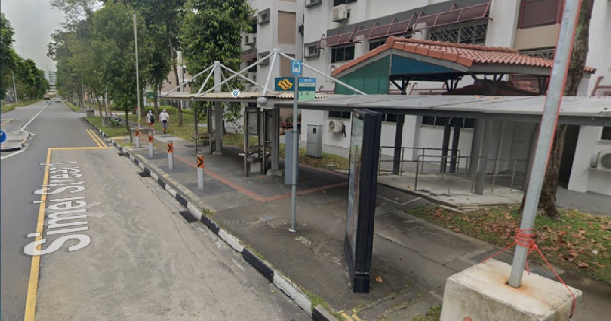 MAN ASKING FOR DIRECTIONS @ SIMEI BUS STOP, THEN TRIES TO RECRUIT GIRL TO HIS “COMPANY”