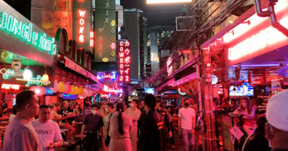 MAN THOUGHT HE WILL FIND TRUE LOVE BY TIPPING SIAM BU IN A DISCO