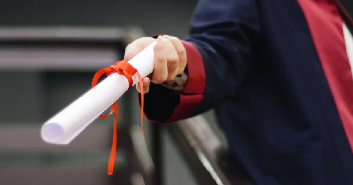 MAN IN MID-30s SAY HIS MASTER’S DEGREE NOT ENOUGH, NOT MUCH DIFFERENCE