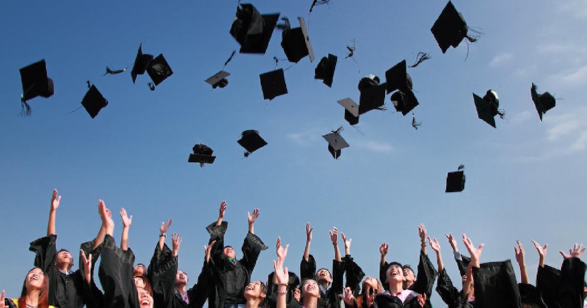 DIPLOMA HOLDER TOLD BY HER BOSS “DON’T EXPECT TOO MUCH” CAUSE SHE’S NOT A UNI GRAD