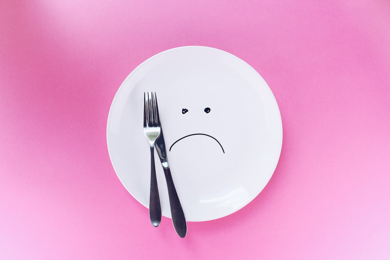 MAN SAYS HE LEFT HIS JOB TO CHASE HIS DREAM, END UP POOR UNTIL NO MONEY EAT