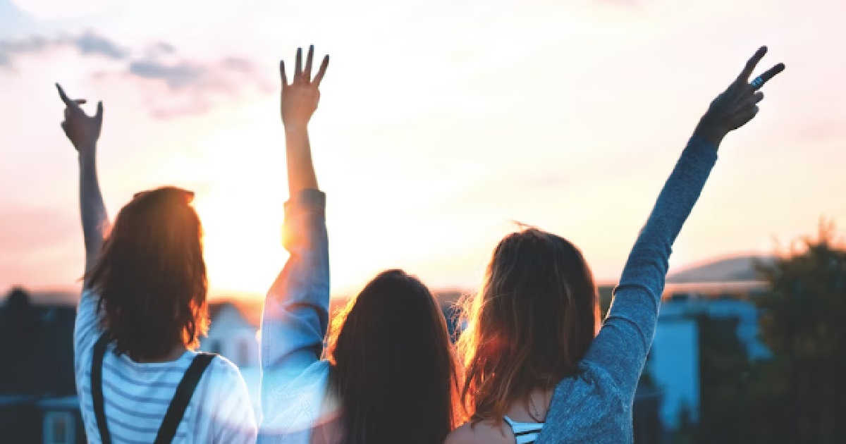 GIRL INSIST FRIENDS DO THINGS TOGETHER, IF 1 PERSON CANNOT MAKE IT, WHOLE THING POSTPONE