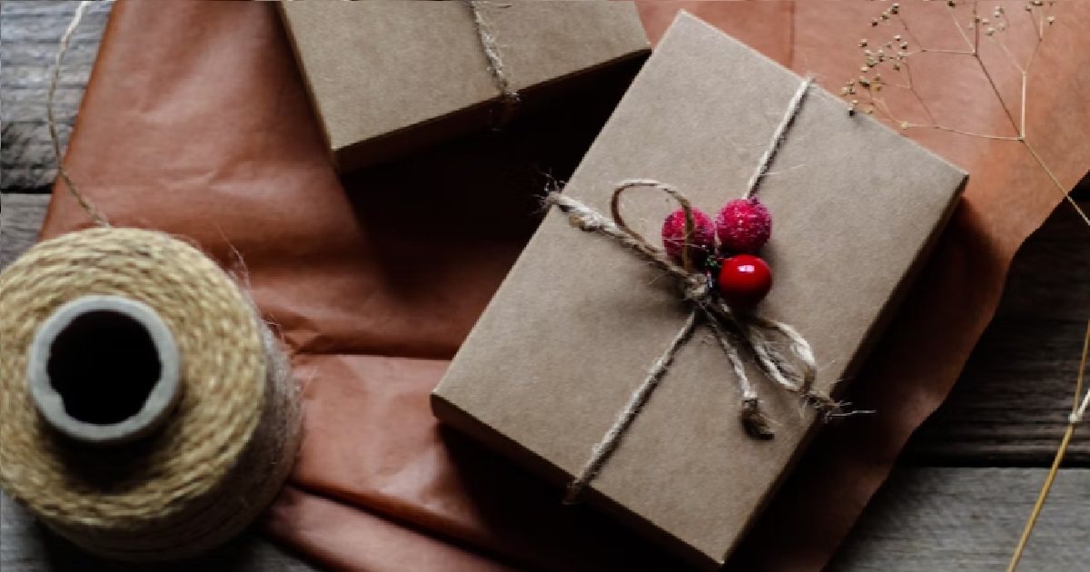 GUY GIFTS GF A $800 BAG, BUT SHE ACCUSES HIM OF TREATING HER LIKE SUGAR BABY