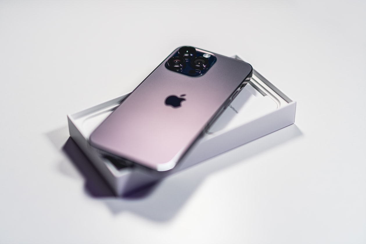 GIRL INSIST THAT SHE GETS IPHONE FOR HER CHRISTMAS PRESENT, BF TELLS HER TO “SELL BODY”