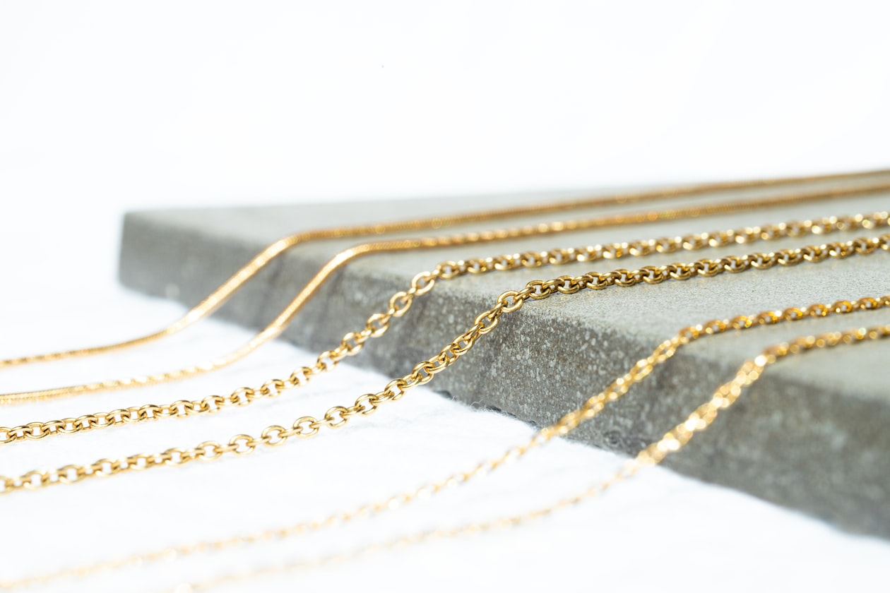 MAN BUYS THICK GOLD CHAIN TO SHOW ‘BENG’ FRIENDS HE ‘SAT KI’