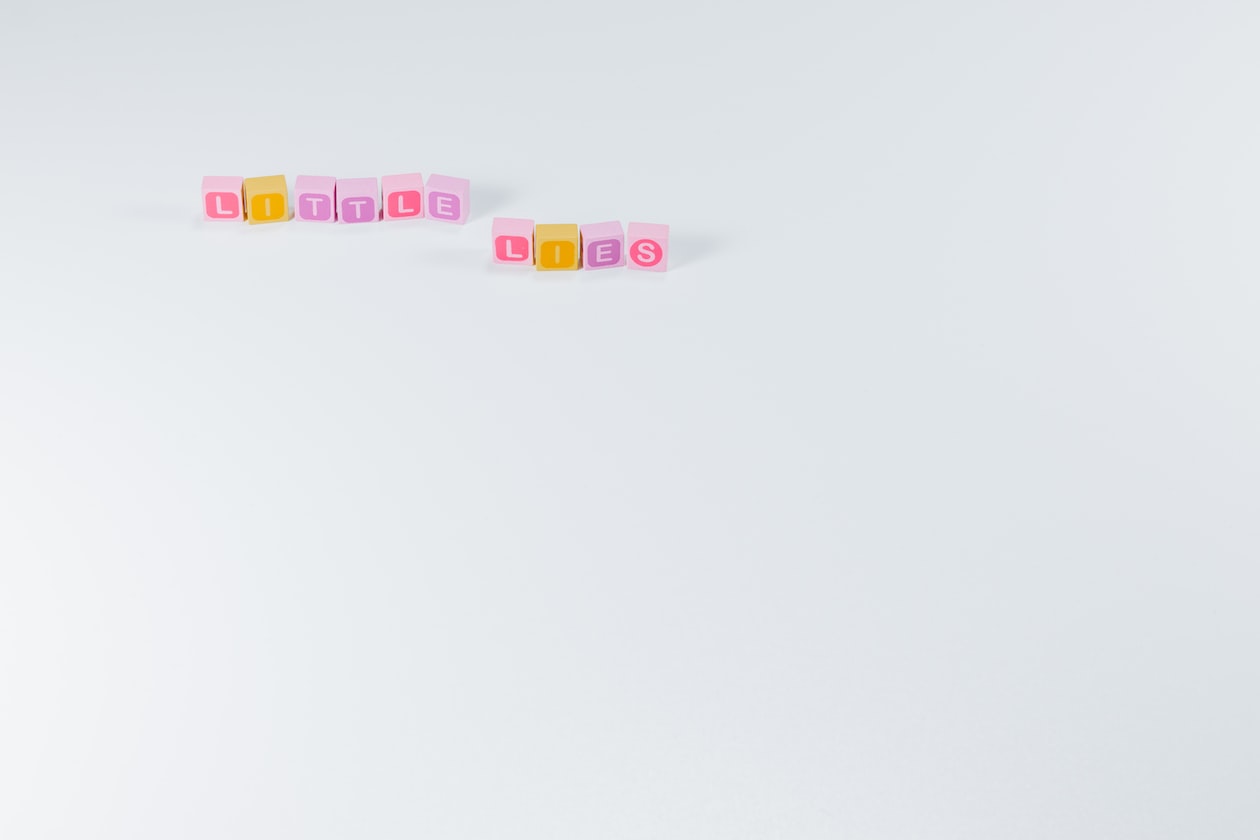 GF FIND GUYS OUTSIDE BUT TELLS THE WHOLE WORLD HER BF IS CHEATING ON HER