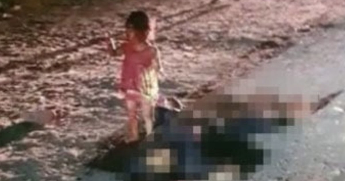 1 Y.O M’SIAN GIRL CRYING BESIDE MOTHER’S DEAD BODY AFTER MURDER & ROBBERY
