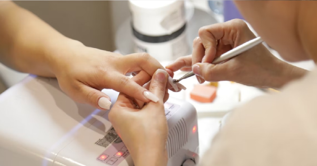 WOMAN SIGNED $250 NAILS PACKAGE, SALON BECOMES UNRESPONSIVE AFTER THEY GOT THE MONEY