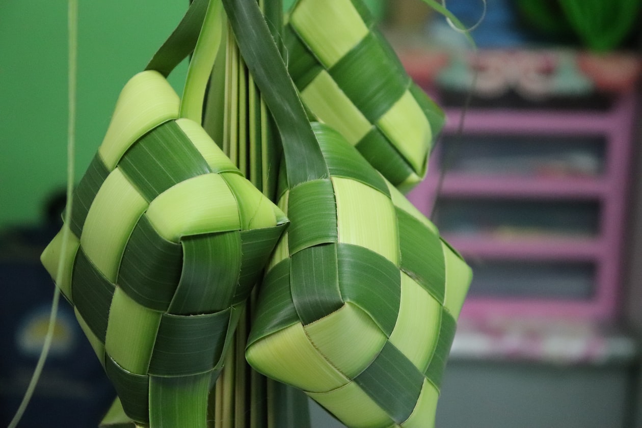 FAT GUY GETS CALLED ‘BA ZHANG’ & ‘KETUPAT’ BECAUSE HE LIKES TO WEAR GREEN