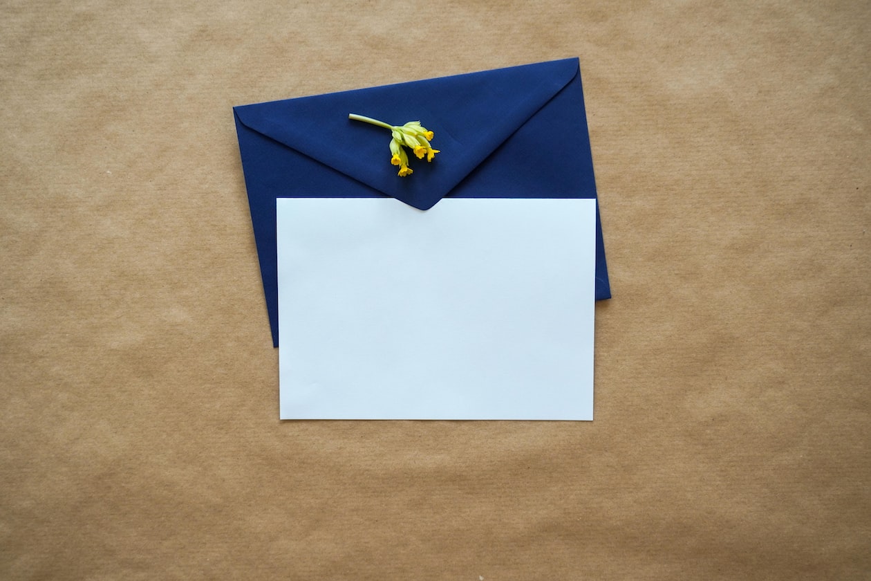 DELUSIONAL MAN WRITE LETTER TO HIMSELF SO THE GIRL HE LIKES WILL PITY HIM