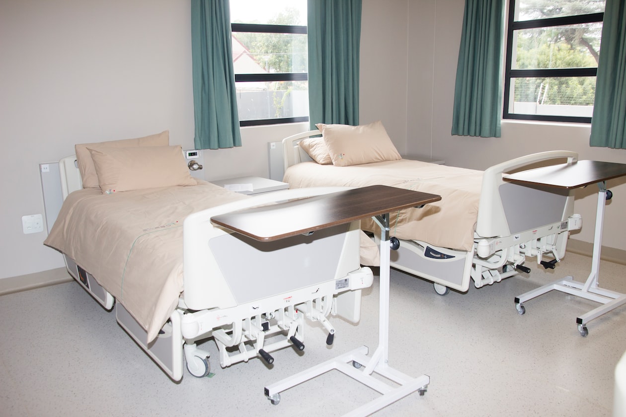 WOMAN IN HEALTHCARE SECTOR SAYS SENIOR STAFFS ARE TYPICALLY MEAN TO NEW STAFF