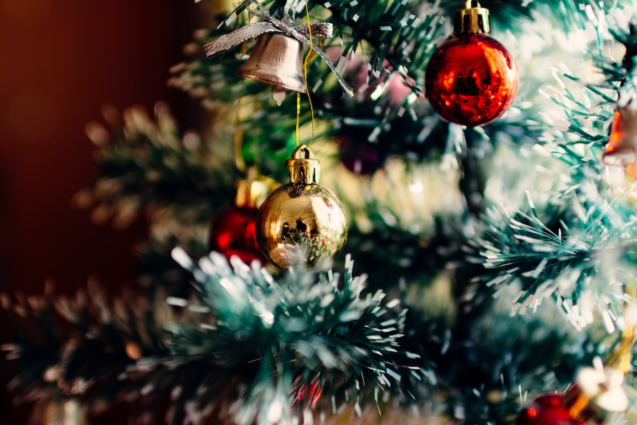 GF SCARE BF LOSE FACE, PAID HERSELF A CHRISTMAS GIFT THAT’S SUPPOSEDLY FROM HIM