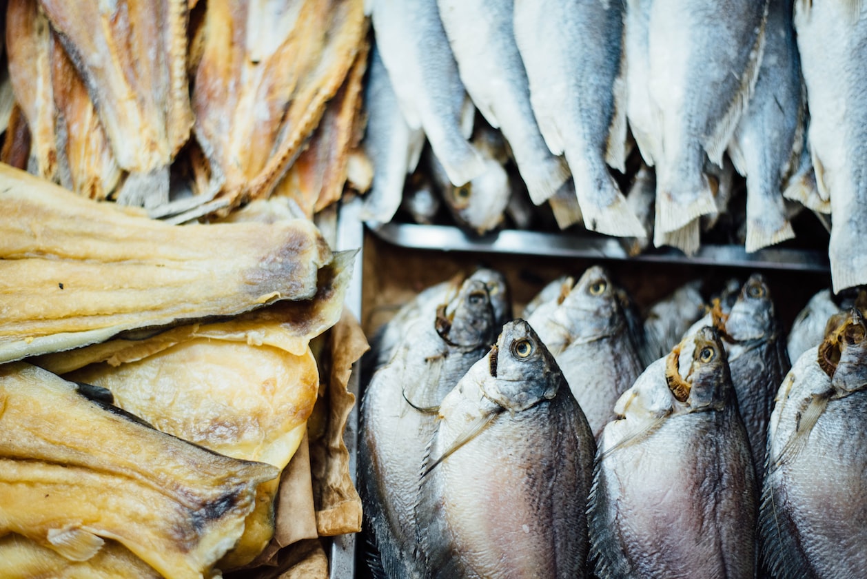 19 Y.O MAN FEELS GUILTY FOR TAKING MONEY TO SLEEP WITH A FISHMONGER AUNTIE